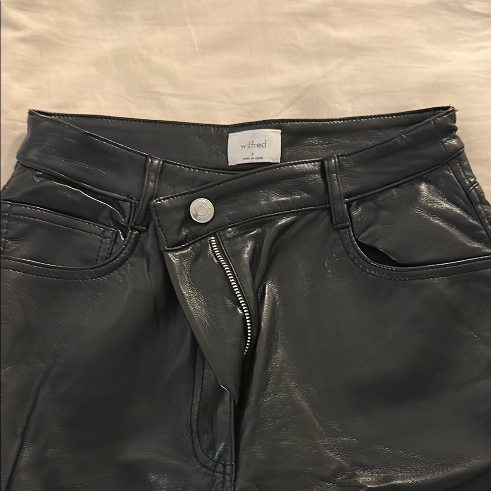 Wilfred Black High Rise Jeans with Smooth Finish